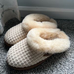 Cozy Cream Fuzzy Slippers
